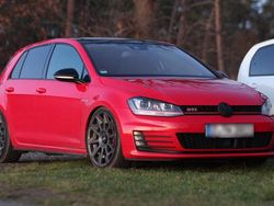 Rot Gebraucht 2015 VW Golf VII GTI Kleinwagen | 17.999 €