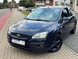 Blau Gebraucht 2005 Ford Focus Titanium Kleinwagen | 2.990 € (Fairer Preis)