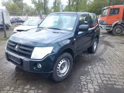 Grün Gebraucht 2011 Mitsubishi Pajero Inform SUV | 8.900 € (Teuer)
