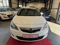 Weiß Gebraucht 2012 Opel Astra Limousine | 8.480 € (Etwas zu teuer)