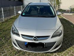 Silber Gebraucht 2014 Opel Astra Kombi | 7.500 €