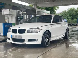 Weiß Gebraucht 2009 BMW 120 Coupé M Sport Coupé | 14.000 €