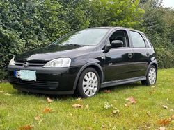 Schwarz Gebraucht 2002 Opel Corsa Kleinwagen | 1.800 € (Fairer Preis)