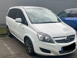 Weiß Gebraucht 2010 Opel Zafira Van / Kleinbus | 2.900 € (Guter Preis)