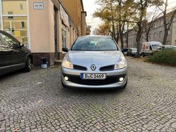 Silber Gebraucht 2006 Renault Clio II Limousine | 2.450 € (Teuer)