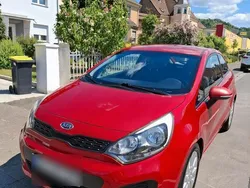 Rot Gebraucht 2012 Kia Rio Kleinwagen | 3.700 € (Fairer Preis)