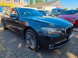Grau Gebraucht 2009 BMW 730L Limousine | 9.999 € (Fairer Preis)