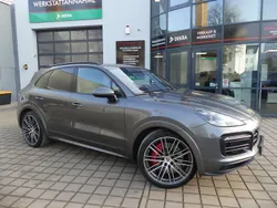 Quartzitgrau (metallic) Gebraucht 2021 Porsche Cayenne GTS SUV | 72.800 €
