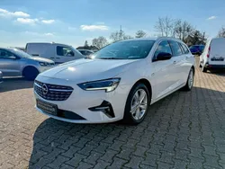 Weiß Gebraucht 2022 Opel Insignia Business Kombi | 17.590 € (Fairer Preis)