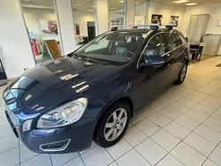 Blau Gebraucht 2013 Volvo V60 Summum Kombi | 7.600 € (Fairer Preis)