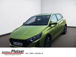 Lucid lime / met Gebraucht 2024 Hyundai i20 Trend Limousine | 22.480 € (Fairer Preis)