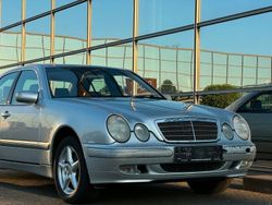 Silber Gebraucht 2001 Mercedes E240 Elegance Limousine | 3.990 € (Fairer Preis)