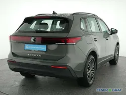 Cipressinogrün metallic Gebraucht 2024 VW Tiguan Life SUV | 36.206 € (Fairer Preis)