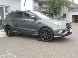 Magneticgrau (metallic) Gebraucht 2018 Ford Kuga ST-Line SUV | 20.490 € (Etwas zu teuer)