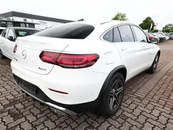 Polarweiß polarweiß polarweiß Gebraucht 2022 Mercedes 200 AMG line Coupé | 46.081 € (Fairer Preis)