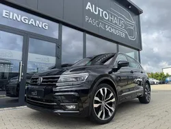 Deep black perleffekt Gebraucht 2020 VW Tiguan R-line SUV | 29.950 € (Fairer Preis)