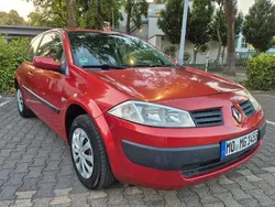 Rot Gebraucht 2004 Renault Mégane II Authentique Limousine | 850 € (Guter Preis)