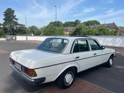 Weiß Gebraucht 1983 Mercedes 230 Limousine | 7.999 €