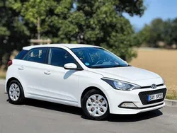 Weiß Gebraucht 2015 Hyundai i20 Limousine | 6.299 € (Fairer Preis)