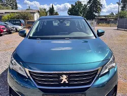 Blau Gebraucht 2019 Peugeot 5008 Van / Kleinbus | 15.900 € (Guter Preis)