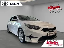 Cararraweiss Neu 2024 Kia Ceed Vision Limousine | 20.960 € (Guter Preis)