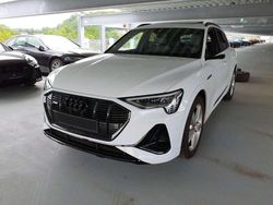Gletscherweiß metallic Gebraucht 2022 Audi e-tron S-Line SUV | 43.320 € (Fairer Preis)