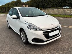 Weiß Gebraucht 2017 Peugeot 208 Access Kleinwagen | 6.790 € (Fairer Preis)