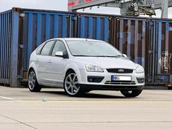 Silber Gebraucht 2006 Ford Focus Ghia Limousine | 2.750 € (Fairer Preis)