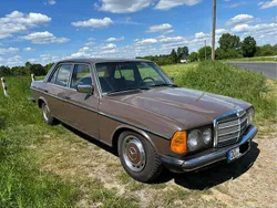 Braun Gebraucht 1977 Mercedes 200 Limousine | 4.600 €