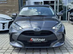 Grau Gebraucht 2023 Toyota Yaris Comfort Limousine | 15.890 € (Fairer Preis)