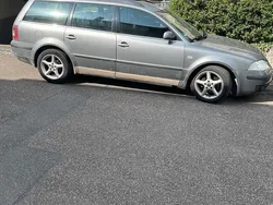 Grau Gebraucht 2003 VW Passat Kombi | 650 € (Superpreis)