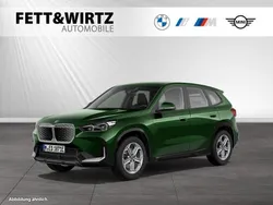 Sanremo green metallic Gebraucht 2023 BMW iX1 Sport Line SUV | 33.900 € (Superpreis)