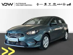Grau Neu 2025 Kia Ceed Limousine | 28.590 € (Etwas zu teuer)