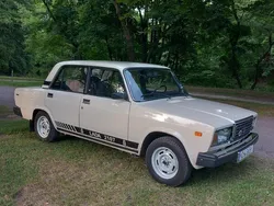 Weiß Gebraucht 1991 Lada 2107 Limousine | 8.500 €