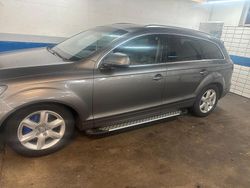 Grau Gebraucht 2010 Audi Q7 SUV | 19.000 €