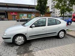 Grau Gebraucht 2002 Renault Mégane II Expression Limousine | 1.300 € (Guter Preis)