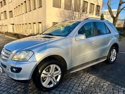 Iridiumsilber metalliclack Gebraucht 2005 Mercedes ML350 SUV | 6.990 €