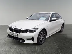 Weiß Gebraucht 2020 BMW 330e Sport Line Limousine | 29.390 € (Fairer Preis)