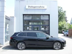 Ebony black metallic Neu 2025 Skoda Superb Selection Kombi | 47.930 € (Teuer)