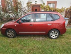 Rot Gebraucht 2009 Kia Carens Van / Kleinbus | 2.200 € (Superpreis)