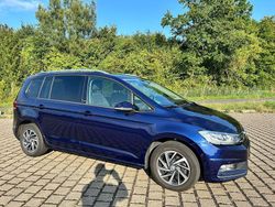 Blau Gebraucht 2017 VW Touran Sound Van / Kleinbus | 24.000 € (Etwas zu teuer)