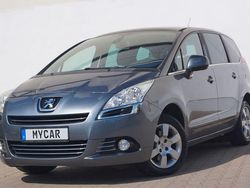 Grau Gebraucht 2012 Peugeot 5008 Active Van / Kleinbus | 5.199 € (Guter Preis)