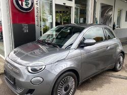 Grau Gebraucht 2023 Fiat 500e Basis Limousine | 25.990 € (Etwas zu teuer)