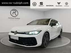 Pure white/grenadillschwarz m Gebraucht 2024 VW Passat R-line Kombi | 51.880 € (Teuer)