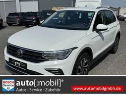 Weiss Gebraucht 2021 VW Tiguan Life SUV | 24.980 € (Fairer Preis)