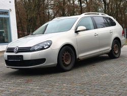 Beige Gebraucht 2010 VW Golf VI Kleinwagen | 2.500 €