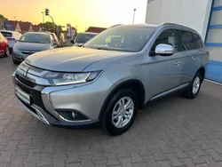 Grau Gebraucht 2018 Mitsubishi Outlander Basis SUV | 15.900 € (Fairer Preis)