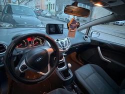 Weiß Gebraucht 2011 Ford Fiesta Limousine | 2.500 € (Fairer Preis)