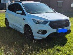 Weiß Gebraucht 2018 Ford Kuga ST-Line SUV | 18.000 € (Etwas zu teuer)