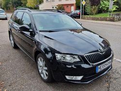 Schwarz Gebraucht 2016 Skoda Octavia Ambition Kombi | 15.800 € (Teuer)